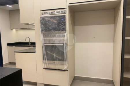 Apartamento à venda com 3 quartos, sendo 1 suíte,  em Itaim Bibi, São Paulo, SP