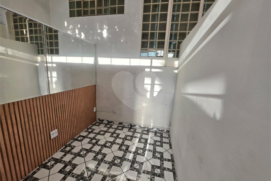 Salão à venda ou para alugar com 3 quartos, sendo 1 suíte, em Jardim Monjolo, São Paulo, SP