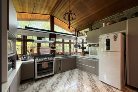 Casa à venda com 4 suítes em Vila Natal, Campos do Jordão, SP