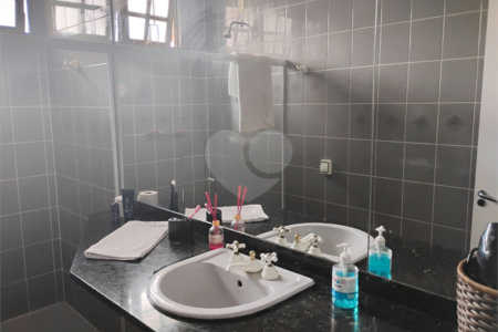 Casa à venda com 3 quartos, sendo 1 suíte,  em Vila Suissa, Mogi das Cruzes, SP