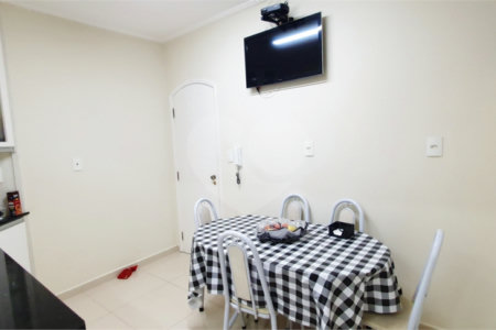 Sobrado à venda com 4 quartos, sendo 3 suítes, em Vila Paulicéia, São Paulo, SP
