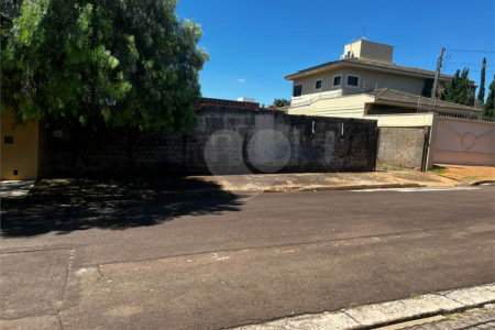 Terreno com 586,00 m² á Venda.
