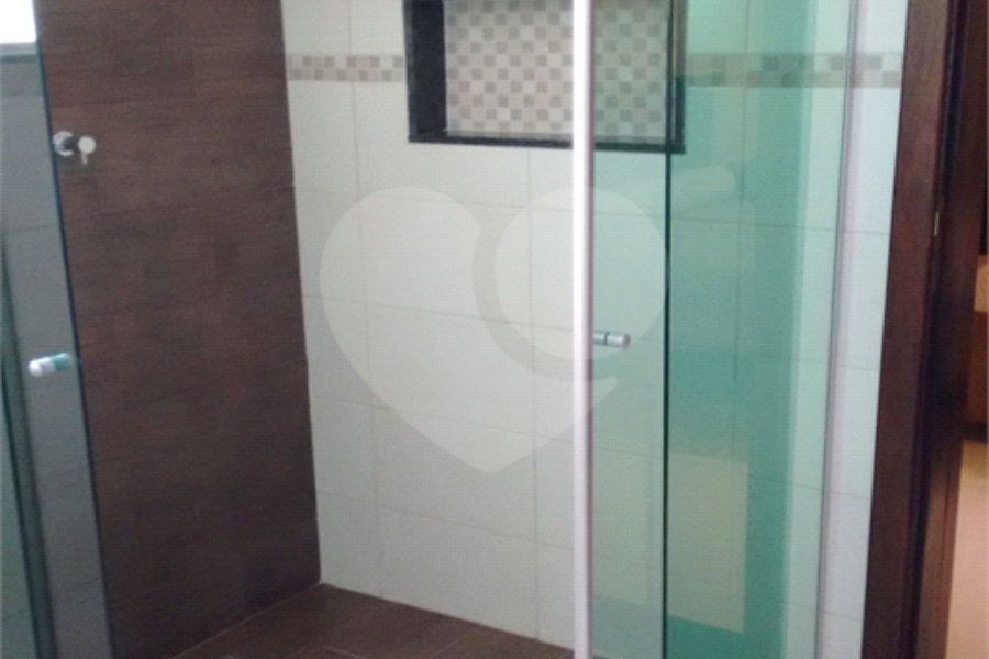Casa à venda com 4 quartos, sendo 1 suíte, no condomínio Travessa Jacob,38, São Paulo - SP