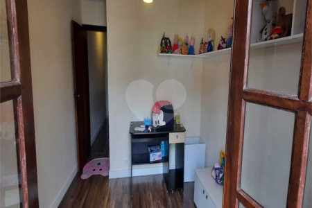 Sobrado à venda com 4 quartos, sendo 1 suíte, em Vila Marari, São Paulo, SP