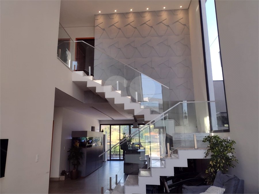 Casa à venda com 4 suítes no condomínio Residencial Villa do Sol, Valinhos - SP