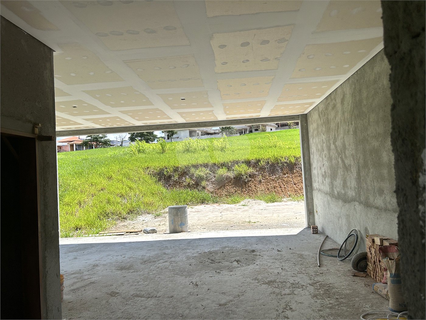 Casa à venda com 3 suítes no condomínio Residencial Jequitiba, Jacareí - SP