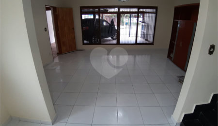 Sobrado à venda com 4 quartos, sendo 1 suíte,  em Vila Gomes, São Paulo, SP