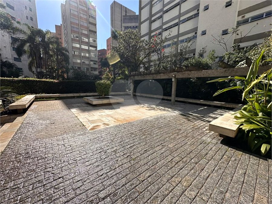 Apartamento para alugar com 3 quartos, sendo 2 suítes, em Moema, São Paulo, SP