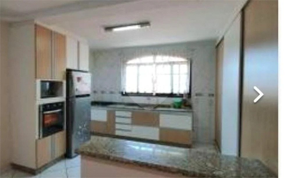 Casa com 205m² , 3 dormitórios , sendo todos suítes , 5 vagas , á venda no bairro Bangú em Santo André.