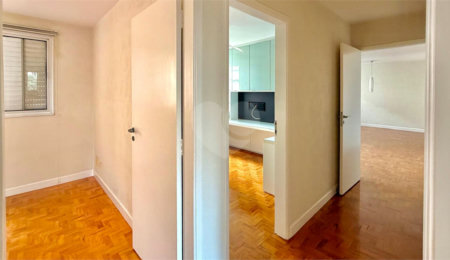 Apartamento à venda com 3 quartos, sendo 1 suíte,  em Moema, São Paulo, SP