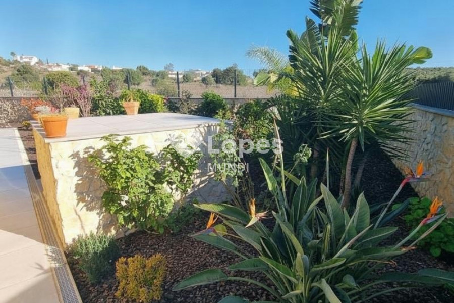 Casa com 3 quartos à venda em Mexilhoeira Grande, Portimão, Portugal – Piscina