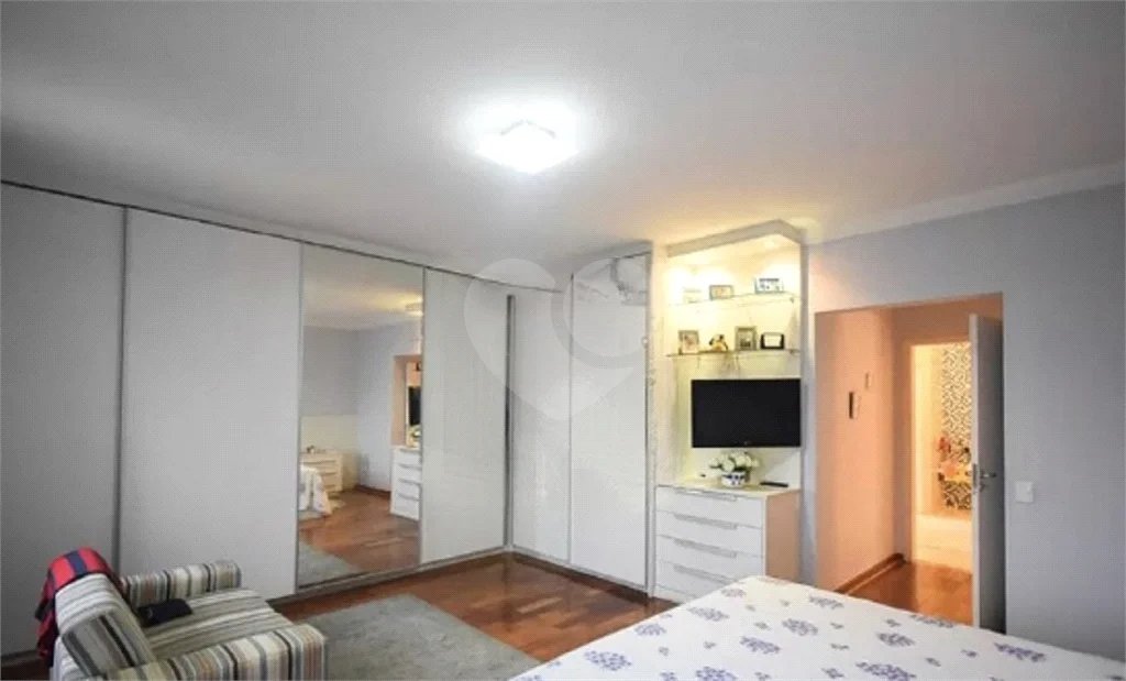 Casa à venda com 5 suítes em Jardim Londrina, São Paulo, SP