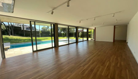 Sobrado para alugar com 5 quartos, sendo 4 suítes,  em Jardim Everest, São Paulo, SP