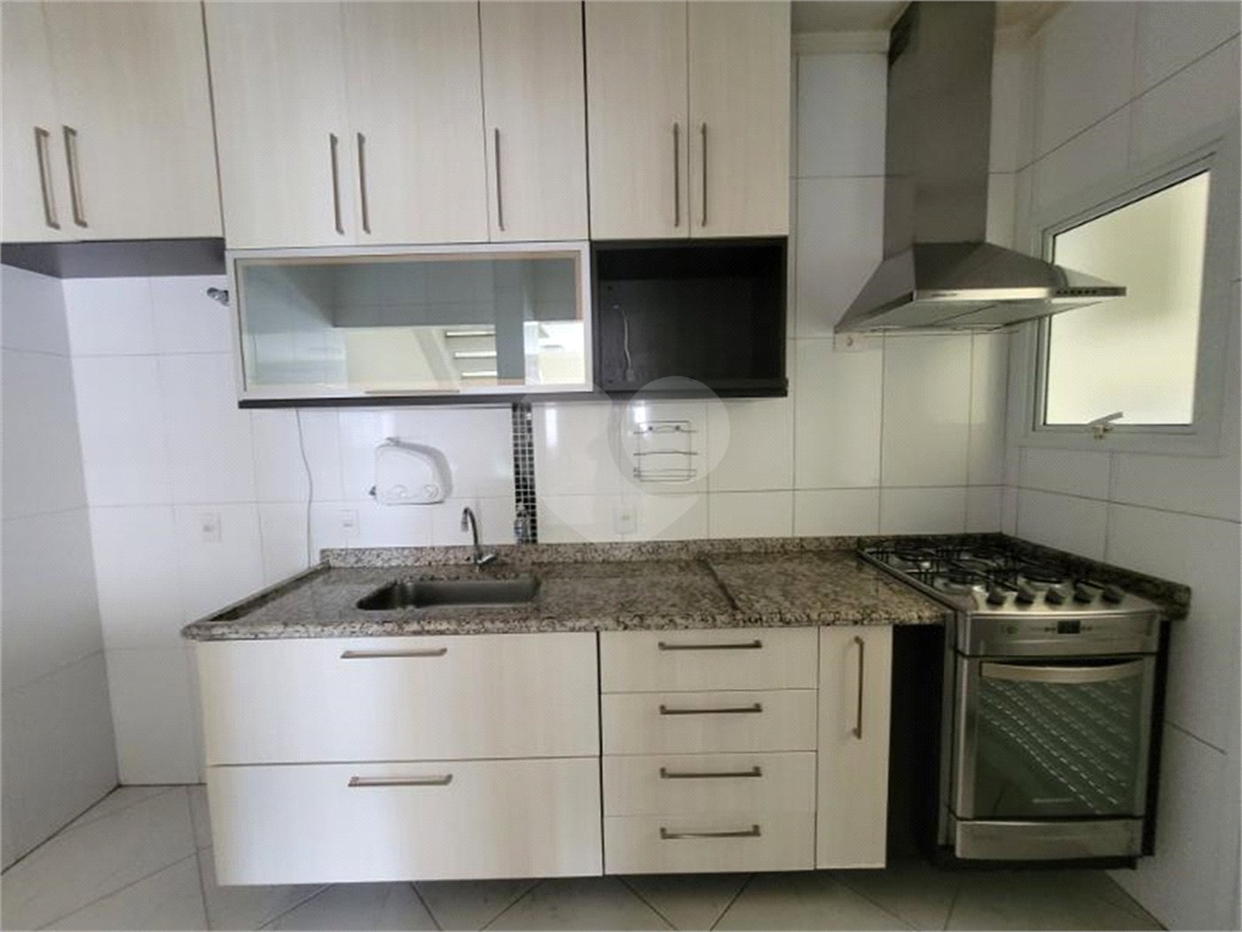 Casa à venda com 3 quartos, sendo 1 suíte,  no condomínio Maximus I, São Paulo - SP