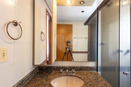 Apartamento à venda com 4 quartos, sendo 3 suítes,  em Jardim Monte Kemel, São Paulo, SP