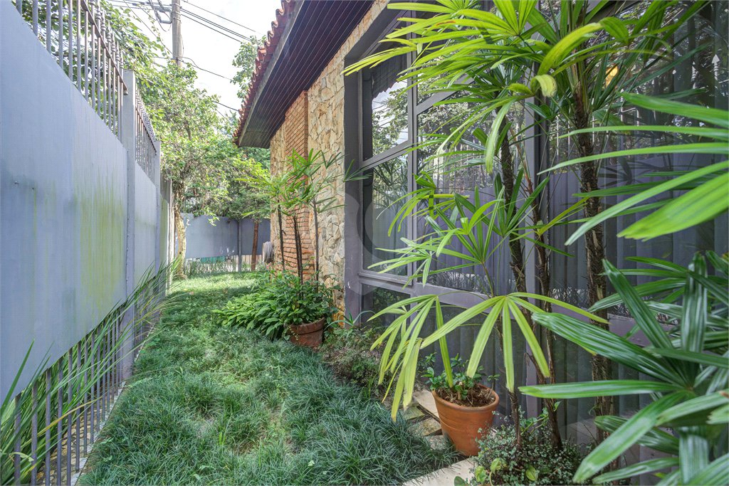 Casa à venda com 3 quartos, sendo 1 suíte, em Alto da Boa Vista, São Paulo, SP