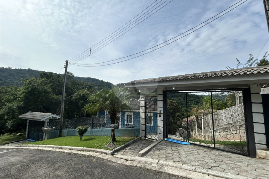 Casa à venda com 3 quartos, sendo 1 suíte, no condomínio Alpes da Cantareira, Mairiporã - SP