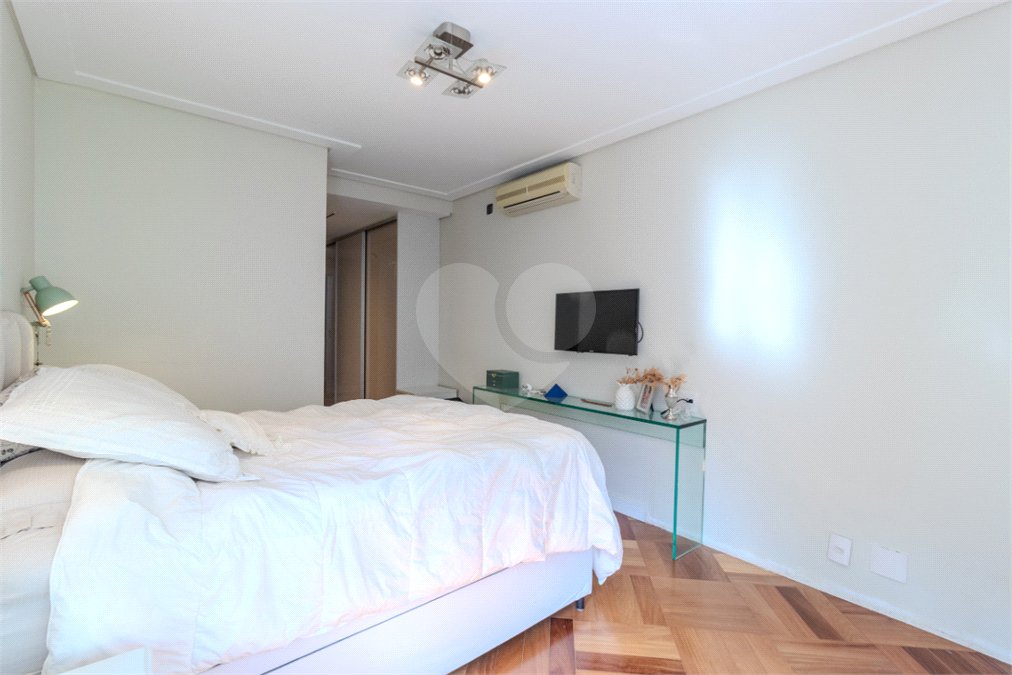Casa à venda com 5 quartos, sendo 3 suítes, no condomínio Boulevard Saint Michael, São Paulo - SP