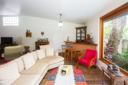 Casa à venda com 4 quartos, sendo 2 suítes, em Chácara Flora, São Paulo, SP