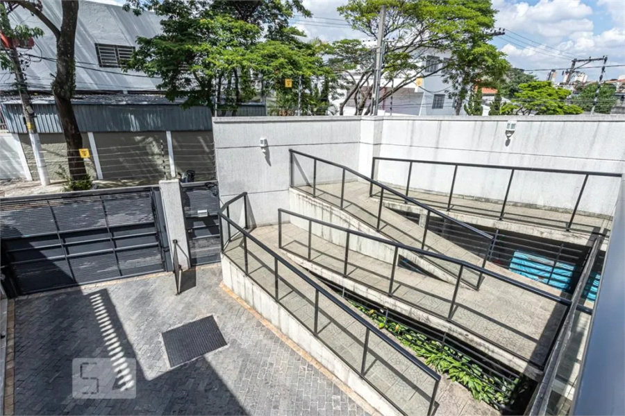 Casa à venda ou para alugar com 3 quartos, sendo 2 suítes,  no condomínio Residencial Erika, São Paulo - SP