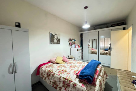 Apartamento com 2 dormitórios e suíte + dependência de serviço completa na Ponta da Praia – Localização privilegiada próximo à Praça Dino Bueno