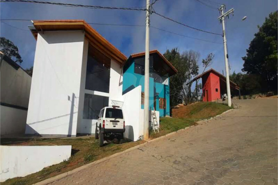 Casa à venda com 2 quartos, sendo 1 suíte, no condomínio Águas de São Pedro, Mairiporã - SP