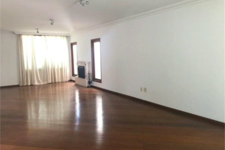 Casa à venda com 4 suítes no condomínio Vila das Emboabas, São Paulo - SP