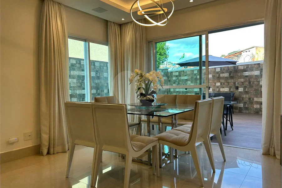 Casa à venda com 4 suítes no condomínio Residencial Jabuticabeiras, São Paulo - SP