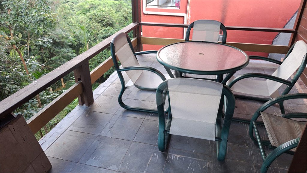 Casa à venda com 3 quartos, sendo 1 suíte, no condomínio Alpes da Cantareira, Mairiporã - SP