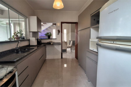 Casa à venda com 3 quartos, sendo 1 suíte, no condomínio Residencial Itatiba Country Club, Itatiba - SP