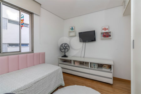 Apartamento à venda com 3 quartos, sendo 1 suíte, em Itaim Bibi, São Paulo, SP