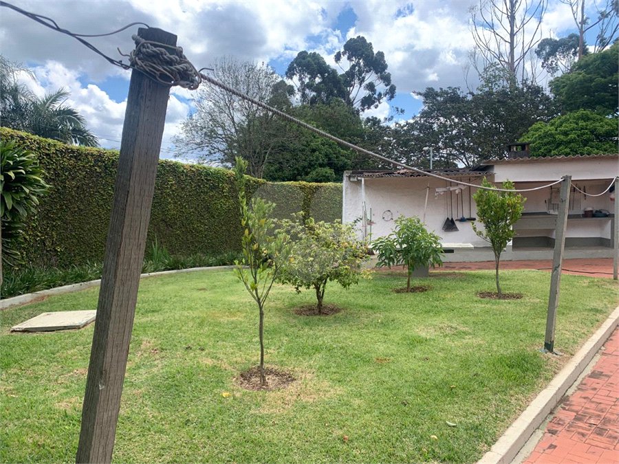 Casa à venda ou para alugar com 6 quartos, sendo 2 suítes, em Parque São George, Cotia, SP