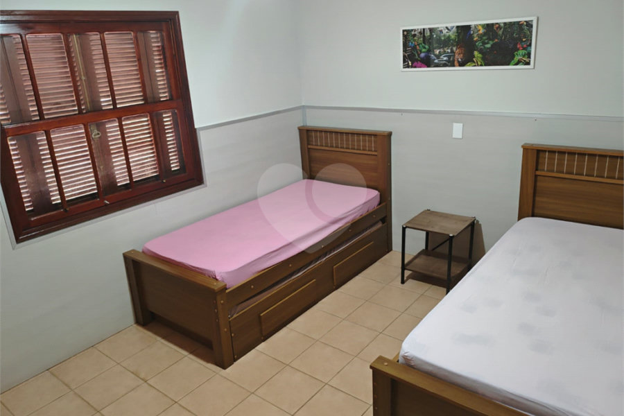 Casa à venda com 4 quartos, sendo 2 suítes,  em Country Residencial Felix, Bom Jesus dos Perdões, SP