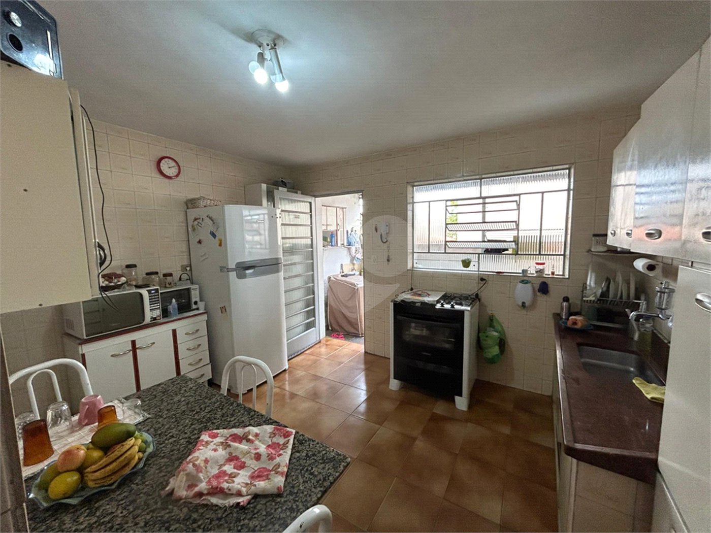 Sobrado à venda com 6 quartos, sendo 1 suíte,  em Vila do Encontro, São Paulo, SP
