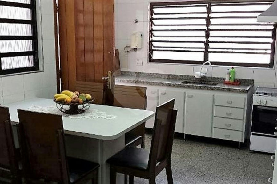 Sobrado à venda com 4 quartos, sendo 1 suíte,  em Horto, São Paulo, SP