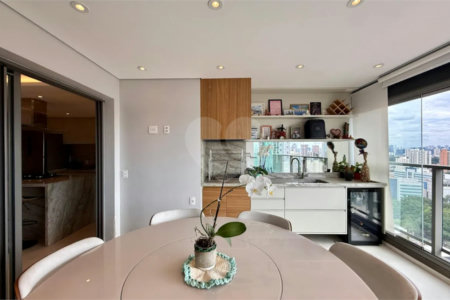 Apartamento à venda com 3 suítes em Santo Amaro, São Paulo, SP