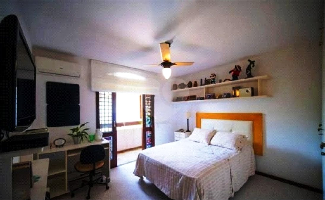 Casa à venda com 5 quartos, sendo 2 suítes,  em Jardim Everest, São Paulo, SP