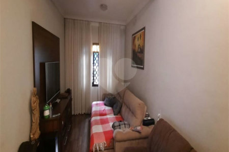 Sobrado à venda com 4 quartos, sendo 1 suíte, em Vila Marari, São Paulo, SP