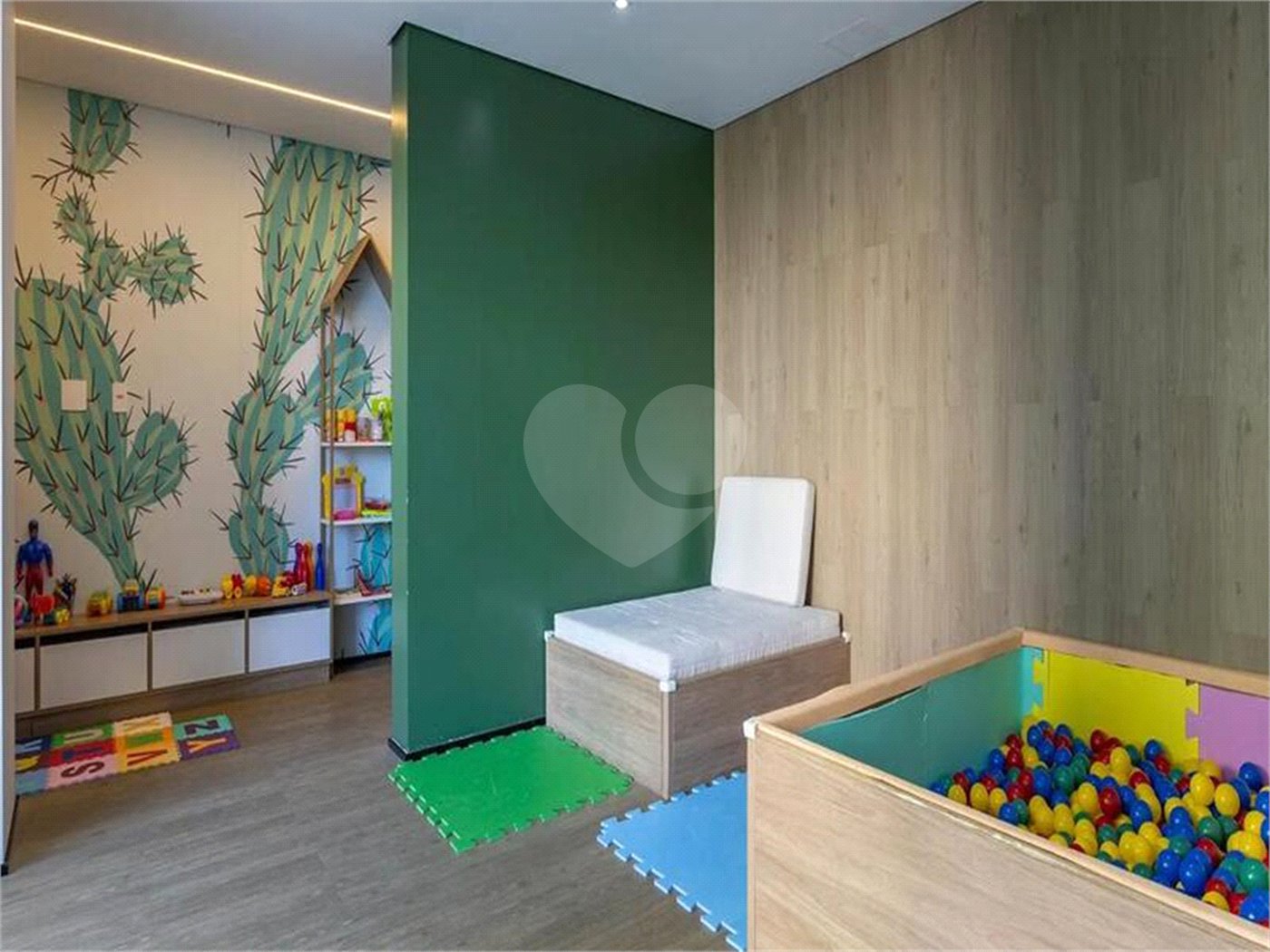 Apartamento à venda com 4 quartos, sendo 3 suítes,  no Centro, Diadema, SP