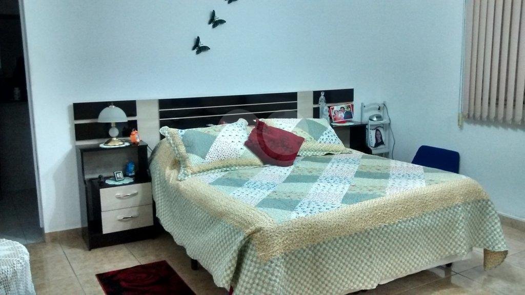 Casa à venda com 3 quartos, sendo 1 suíte, no condomínio Travessa Soldado Oscar Ribeiro Sampaio,8, São Paulo - SP