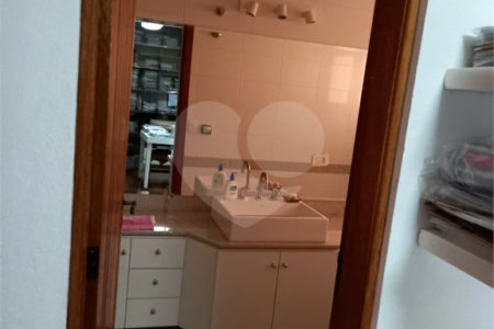 Casa à venda com 5 quartos, sendo 4 suítes, em Jardim São Bento, São Paulo, SP