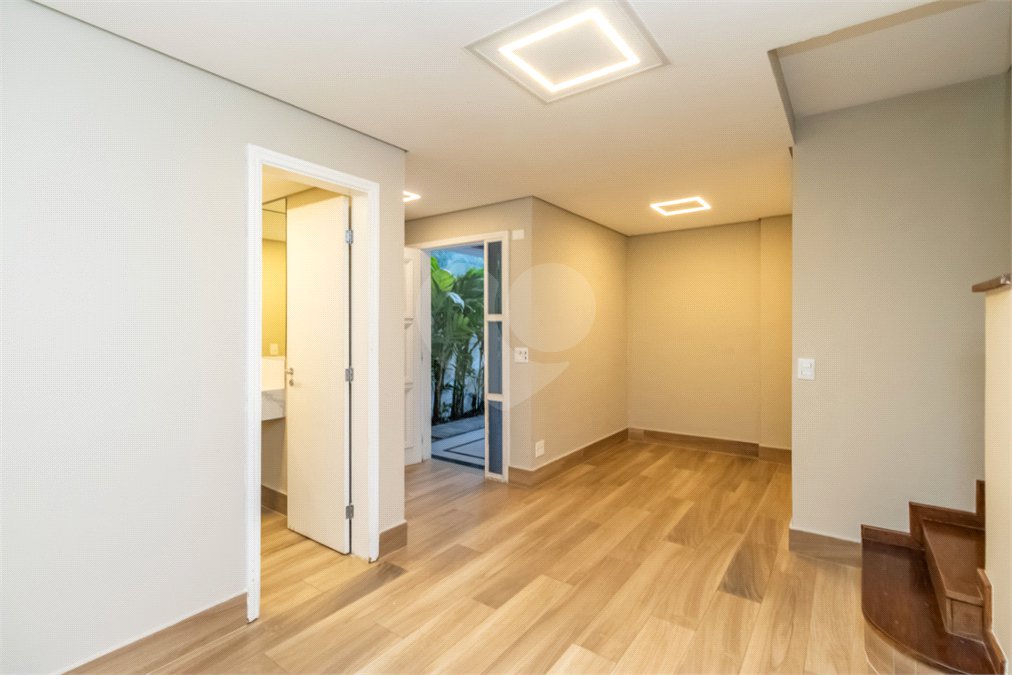 Casa à venda com 4 quartos, sendo 3 suítes, no condomínio Village Place, São Paulo - SP