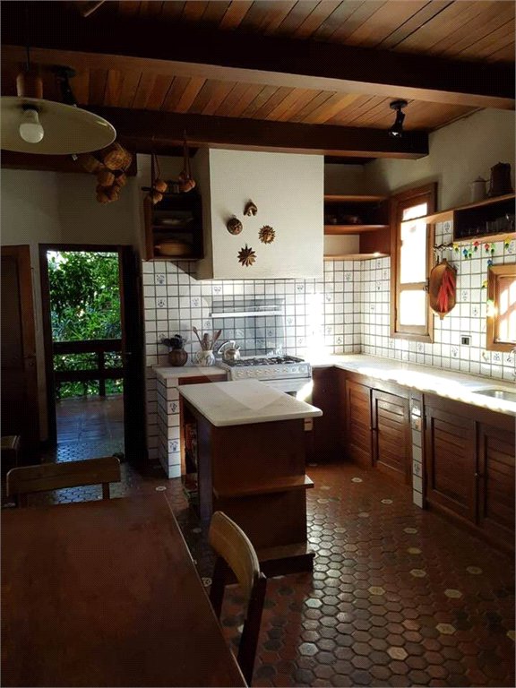 Casa térrea com piscina para venda no Parque Santa Marta