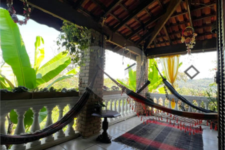 Casa à venda com 3 quartos, sendo 1 suíte, no Centro, Guararema, SP