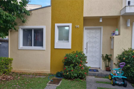 Casa à venda com 3 quartos, sendo 1 suíte, no condomínio Moradas do Horto, São Paulo - SP