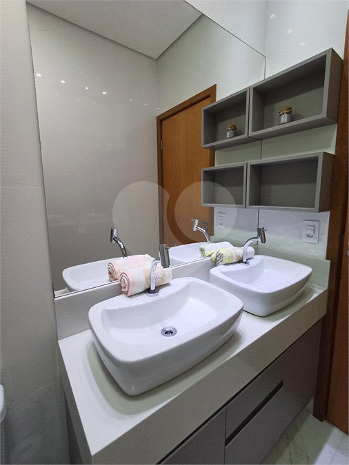 Casa à venda com 3 quartos, sendo 1 suíte, no condomínio Mantova, Indaiatuba - SP