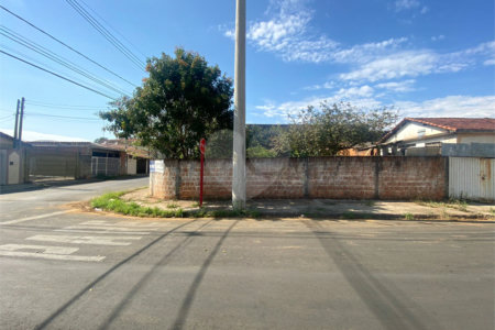 Terreno com 150,00 m² de área .