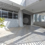 Sobrado no Jabaquara com 280m², 3 dormitórios, quintal amplo, varanda e 3 vagas de garagem.