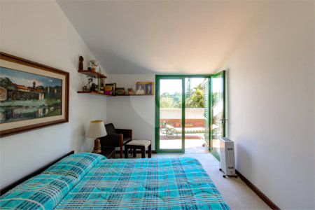 Casa à venda com 4 quartos, sendo 1 suíte,  em Jardim Leonor, São Paulo, SP