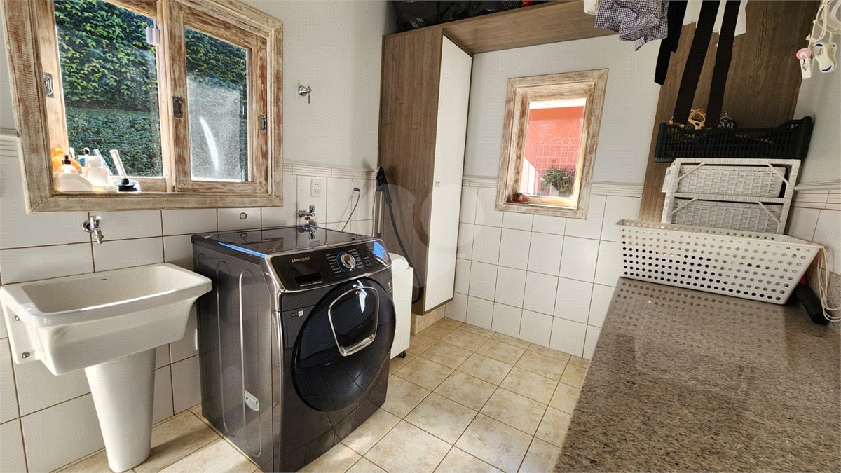 Casa à venda com 4 quartos, sendo 2 suítes, no condomínio Residencial Jardim Primavera, Louveira - SP